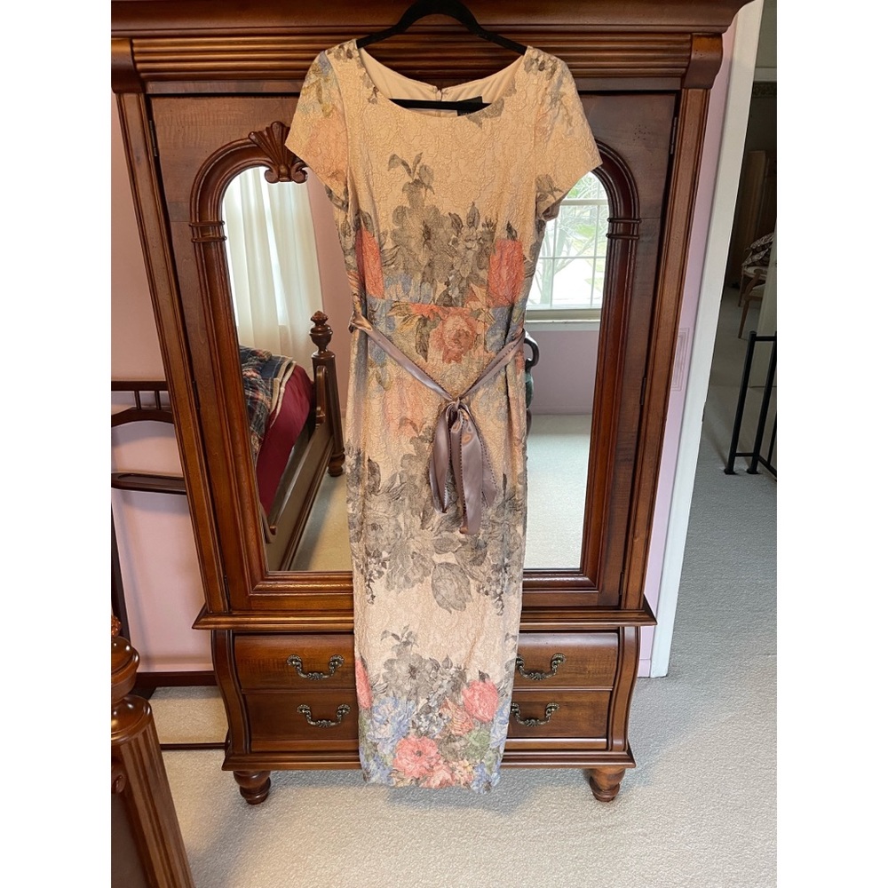Elegant dress. Only worn once!!
